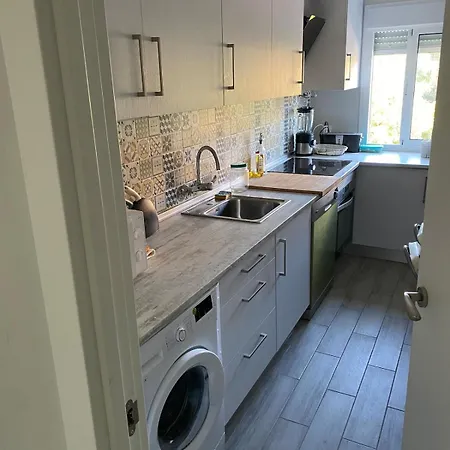 - Redes Apartment *